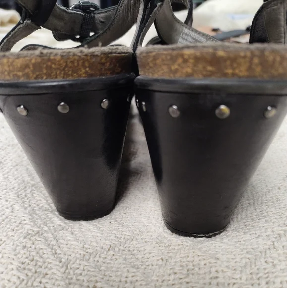 Dansko Black Strappy Sandals Versatile Comfort - Picture 3 of 8